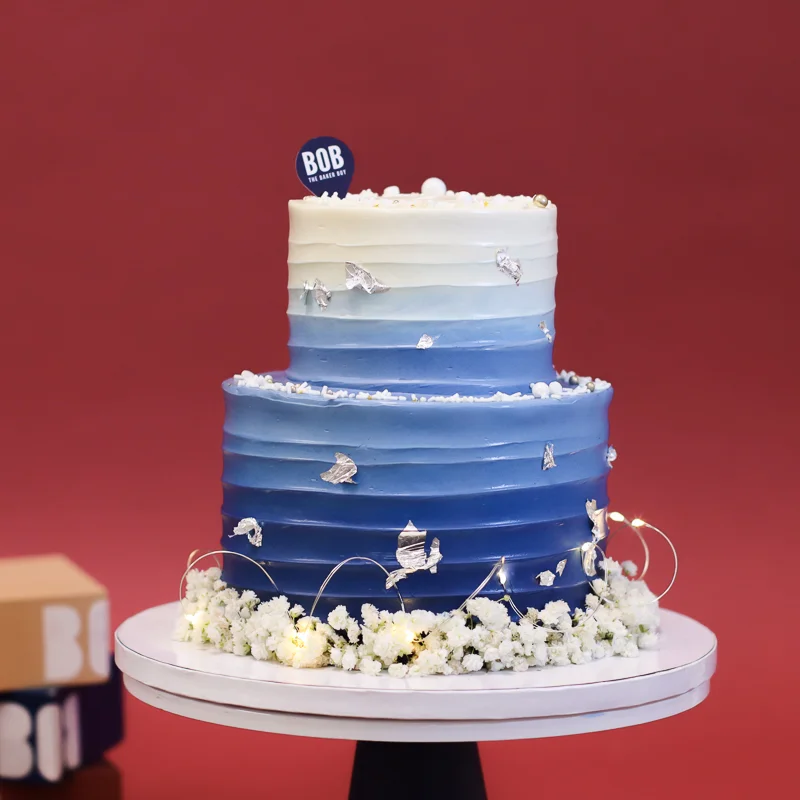 Feeling blue 💙🦋✨ This elegant deep blue cake with gold leaf accents and  buttercream piping is sure to steal the show. This cake was… | Instagram