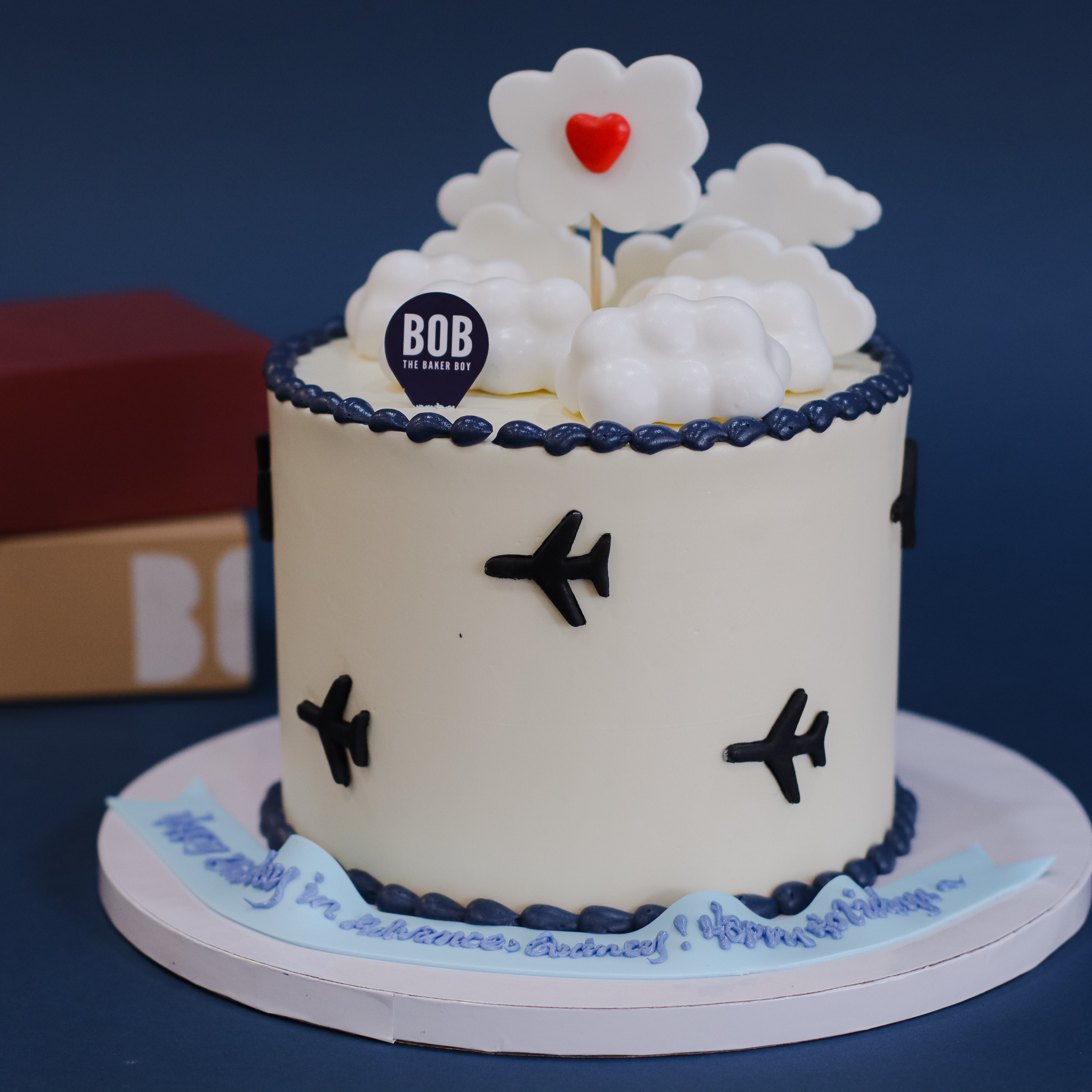 Pilot Theme Cupcake | bakehoney.com